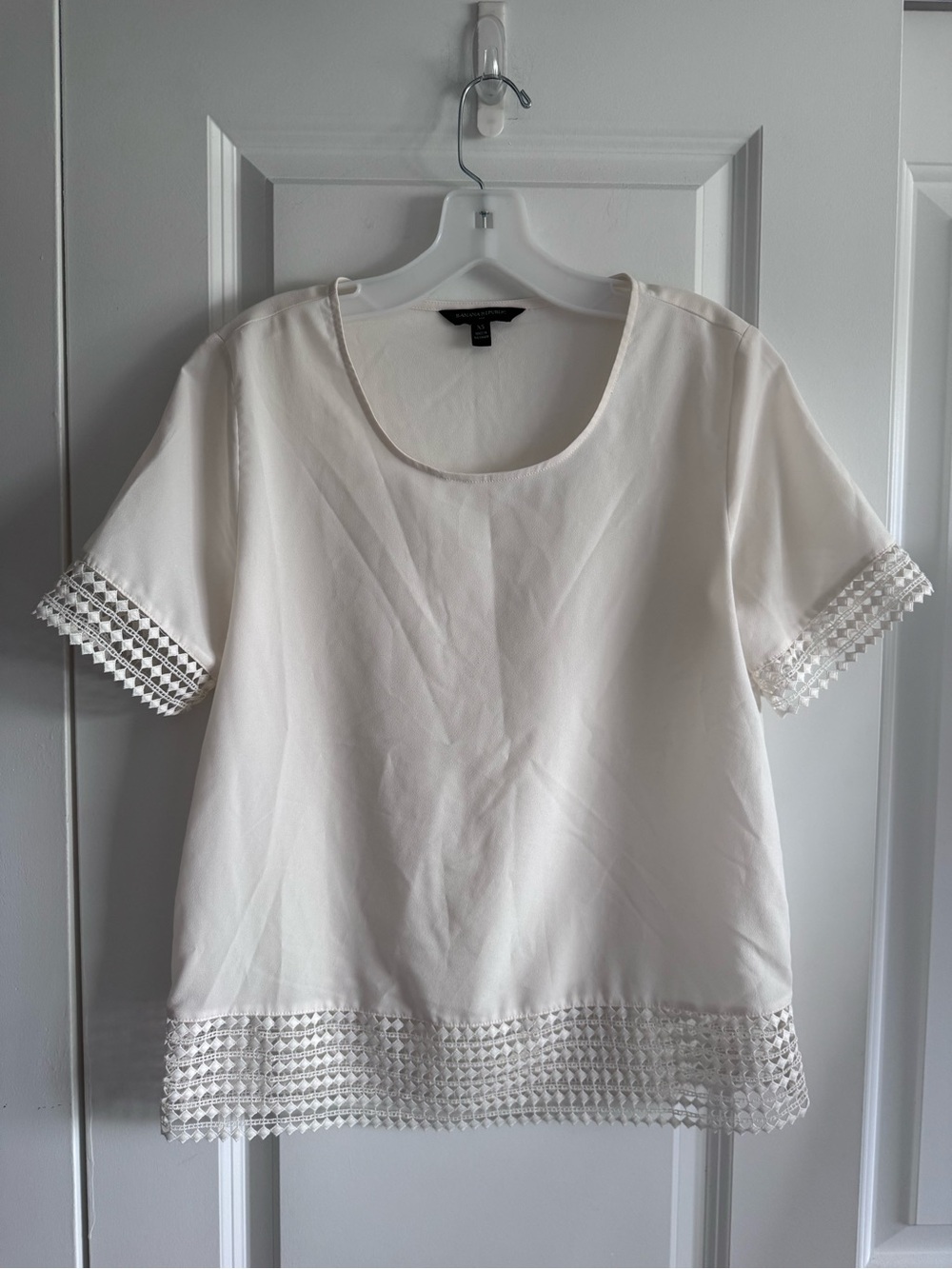 Banana Republic Cream Short Sleeve Crochet Trim Blouse